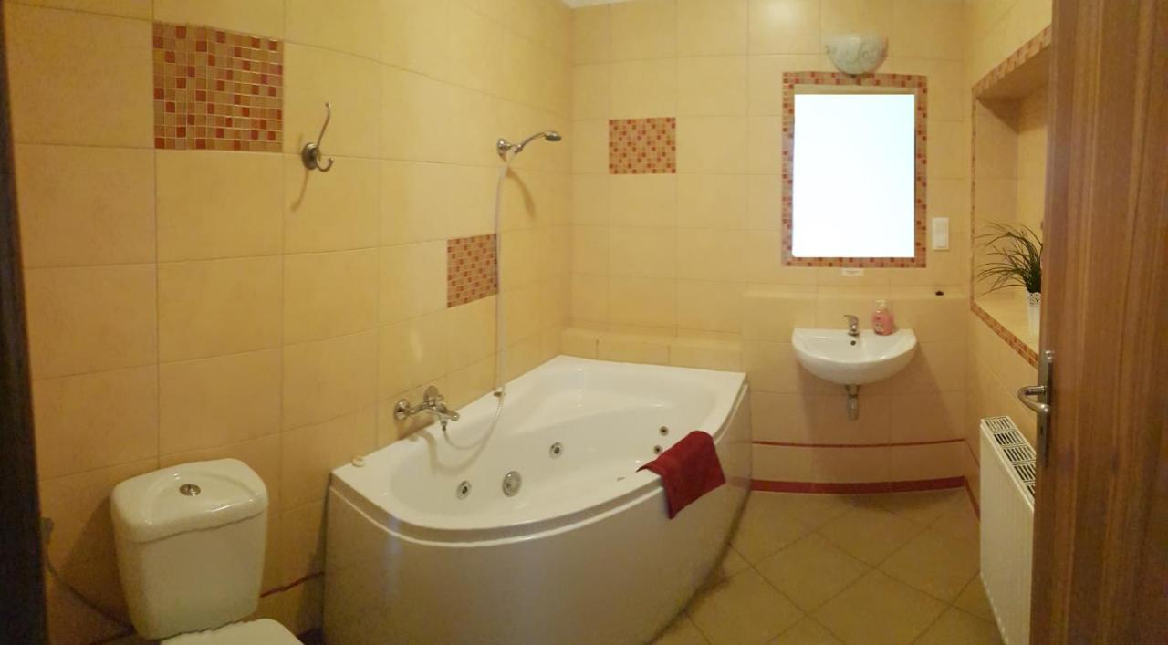 Hotelik Kameleon Pokoje Goscinne ยาวอร์ ภายนอก รูปภาพ